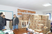 Διανομή τροφίμων από τους Τρίτεκνους Πολυκάστρου