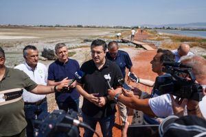 Απ. Τζιτζικώστας: Στη δράση για την ανάπλαση του «Κόκκινου Δρόμου» στο Καλοχώρι (pics)
