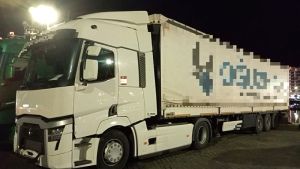 Σύλληψη διακινητή στην Καβάλα: Μετέφερε τέσσερις αλλοδαπούς σε επικαθήμενο φορτηγό