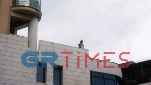 Έκρηξη και φωτιά σε κτίριο στη Θεσσαλονίκη (vid)