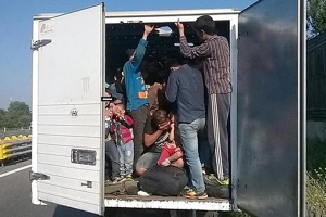 Τους σταμάτησαν λίγο πριν περάσουν από τα σύνορα 9 αλλοδαπούς