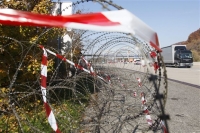 Σλοβενία: Στήνεται φράχτης για τους πρόσφυγες στη μεθόριο με Κροατία