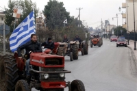 Στους δρόμους οι αγρότες - Δίωροι αποκλεισμοί Εθνικών Οδών
