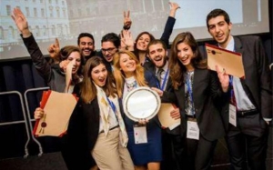 Πρωταθλήτρια κόσμου η Νομική Σχολή Αθηνών σε διεθνή διαγωνισμό