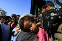 Το πρώτο hotspot για πρόσφυγες στη Λέσβο επισκέπτεται ο Μάρτιν Σουλτς