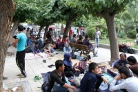 Καμίνης: Οι πρόσφυγες καθοδηγούνται σε κεντρικές πλατείες της Αθήνας