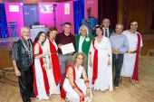 Με μεγάλη επιτυχία η θεατρική κωμωδία των Θεατράλε "Ράους" η οποία φιλοξενήθηκε από τον "Άγιο Τρύφωνα" Γουμένισσας