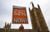 Βρετανία: Θέλει και έλεγχο της μετανάστευσης και ενιαία αγορά