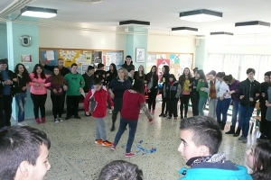 Γυμνάσιο Ν. Γυν/κάστρου :Το μήνυμα της αλληγεγγύης μέσα από ένα τραγούδι