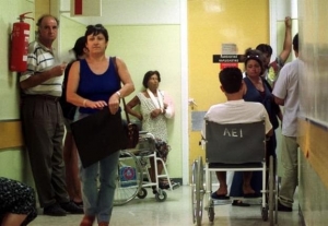 Με €150 εκατ. κάλυψαν τα δημόσια νοσοκομεία 2,5 εκατομμύρια ανασφάλιστους το 2014
