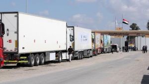 Άνοιξε το πέρασμα της Ράφα – Ανθρωπιστική βοήθεια αρχίζει να εισέρχεται στη Γάζα