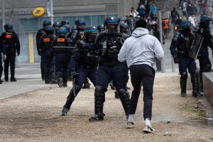 Ταραχές στη Γαλλία: 7.000 αστυνομικοί θα αναπτυχθούν μέσα και γύρω από το Παρίσι