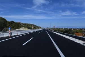 Εργασίες ασφαλτόστρωσης σε τμήματα της Κορίνθου - Πατρών