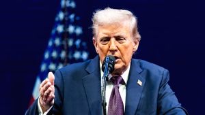 Αποκαλύψεις Τραμπ: Το Ιράν απομακρύνει νάρκες από τα Στενά του Ορμούζ με τη στήριξη των ΗΠΑ