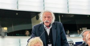 Εκκληση Γλέζου να μετριασθεί το κλίμα έντασης μεταξύ Ελλάδας - Γερμανίας