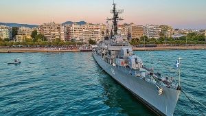 Συνάντηση τοπικών αρχών στο αντιτορπιλικό «Βέλος» ενόψει της 25ης Μαρτίου