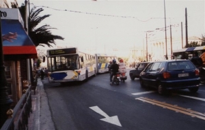 Λεωφορείο δέχθηκε επίθεση με μολότοφ έξω από το Πολυτεχνείο