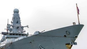 Ανάπτυξη του πολεμικού πλοίου HMS Dragon από τη Βρετανία στη Μέση Ανατολή