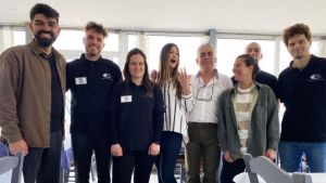 Θεσσαλονίκη: Ταβέρνα απασχολεί ως μάγειρες και σερβιτόρους κωφούς και βαρήκοους