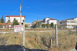 Επικίνδυνες «διαβάσεις» στις ηλεκτροδοτούμενες σιδηροδρομικές γραμμές εντός Πολυκάστρου