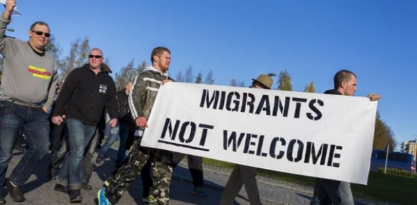 Le Monde: Η μεταναστευτική κρίση οδήγησε την Ευρώπη σε εθνικιστική στροφή