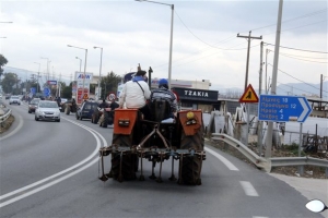 Τον κόμβο Αμαλιάδας απέκλεισαν οι αγρότες της Ηλείας