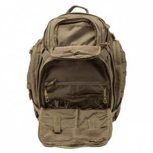 Το δισάκι τους στον ώμο... για τον δρόμο