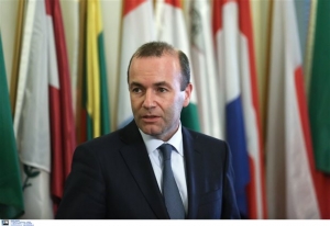 Βέμπερ: Καταπολέμηση διακινητών στη Μεσόγειο εν ανάγκη και με όπλα