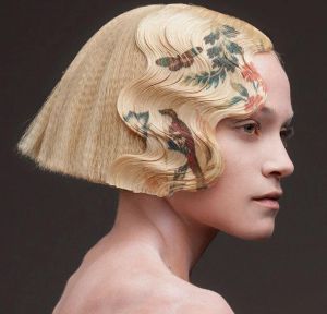 Έκθεση στο Παρίσι για «τα μαλλιά και τις τρίχες» στον δυτικό κόσμο (ΦΩΤΟ)