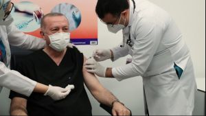 Τουρκία-κορονοϊός: Εμβολιάστηκε ο Ερντογάν