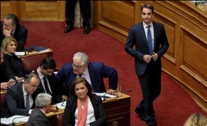 Νέα Δημοκρατία: Σκληρή στάση κατά του πολυνομοσχεδίου - «Ναι» σε αποκρατικοποιήσεις και διαρθρωτικές αλλαγές