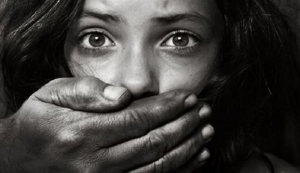ΔΟΜ: Από συγγενείς συνήθως ξεκινά η παιδική εκμετάλλευση