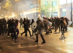 Πώς οι αναρχικοί μοιράζουν ρόλους και επιθέσεις στα Εξάρχεια