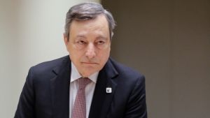 Την ανάγκη για κατάπαυση πυρός τόνισε στον Πούτιν ο Ντράγκι