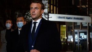 Η θητεία του Εμανουέλ Μακρόν έχει προσλάβει έναν τραγικό χαρακτήρα