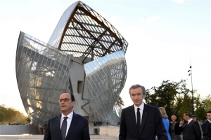 Ολάντ: Εγκαινίασε το Ιδρυμα Louis Vuitton