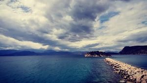 Άστατος καιρός στη Μακεδονία και Θράκη: Τοπικές βροχές και καταιγίδες σήμερα