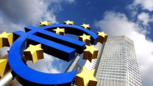 Επικοινωνία Ντράγκι – Μακρόν για την οικονομία της Ευρώπης