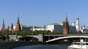 Κρεμλίνο: «Αποκατάσταση της ειρήνης μέσω αποχώρησης στρατευμάτων από το Ντονμπάς» – «Σύντομα τηλεφωνική επικοινωνία Τραμπ-Πούτιν»