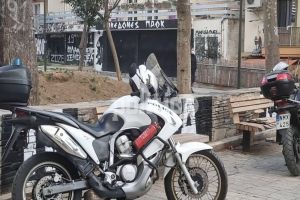 Έφοδος της αστυνομίας σε ακόμα έναν σύνδεσμο οπαδών του ΠΑΟΚ – Τι βρήκε μέσα η ΕΛΑΣ