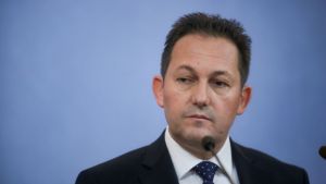 Απάντηση Πέτσα στον ΣΥΡΙΖΑ για τα μέτρα στήριξης της οικονομίας