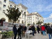 Διαμαρτυρία υγειονομικών έξω από την 3η &amp; 4η ΥΠΕ (pics &amp; vid)