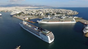 Πειραιάς: Η πόλη που βλέπει τους τουρίστες να την προσπερνούν