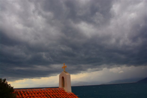 Καιρός: Ο «Μίνωας» χτυπάει την Ελλάδα με βροχές, καταιγίδες, χαλάζι