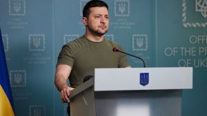 Σύμβουλος Ζελένσκι: Oι κάτοικοι της Κριμαίας να ετοιμάσουν καταφύγια για βομβαρδισμούς