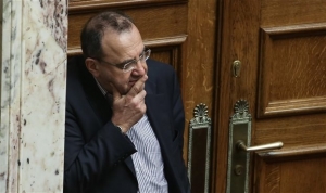 Στρατούλης: «Δεν θίγονται θεμελιωμένα δικαιώματα μητέρων με ανήλικα τέκνα»