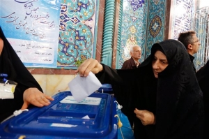 Εκλογές στο Ιράν μεταξύ σκληροπυρηνικών και μεταρρυθμιστών