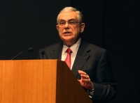 Παπαδήμος: «Το ΝΑΙ στο ευρώ υπηρετεί ασφαλέστερα το εθνικό συμφέρον»