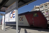 Ματαιώνονται δρομολόγια σε τρένα και προαστιακό τη Δευτέρα λόγω στάσεων