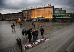 Κολωνία: Ολοι εναντίον όλων στον απόηχο των μαζικών επιθέσεων κατά γυναικών